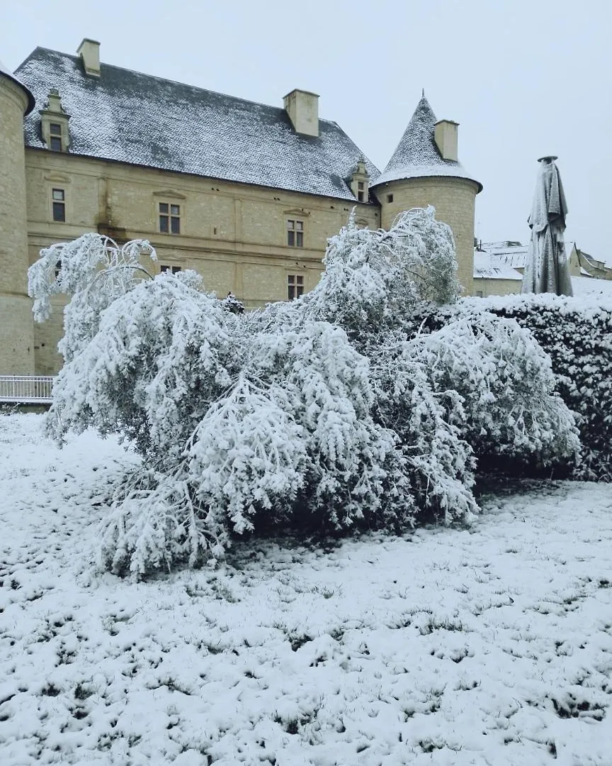 Apartment Chambre Auberge Du Donjon Bournazel  France